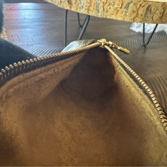 LOUIS VUITTON 
Monogram Trousse Ronde 20 Makeup Case - Picture 5 of 15